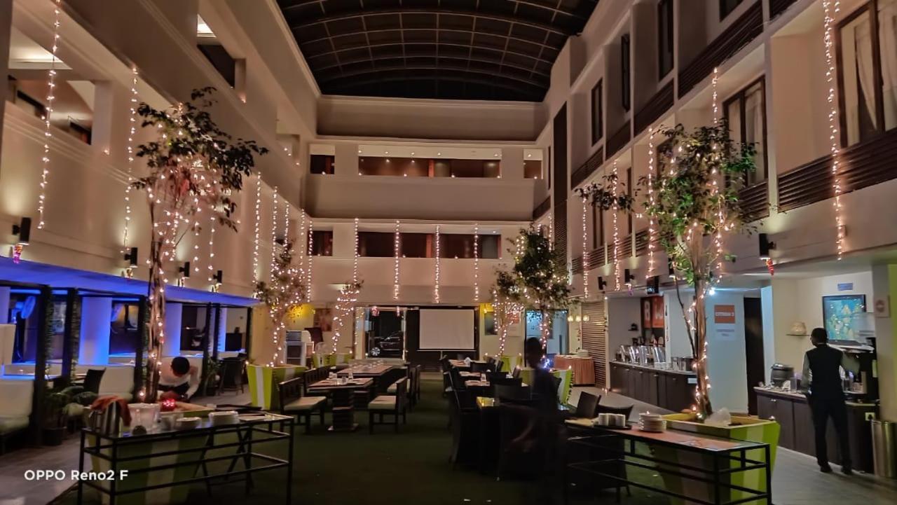 Citrus Hotel Лонавала Екстериор снимка