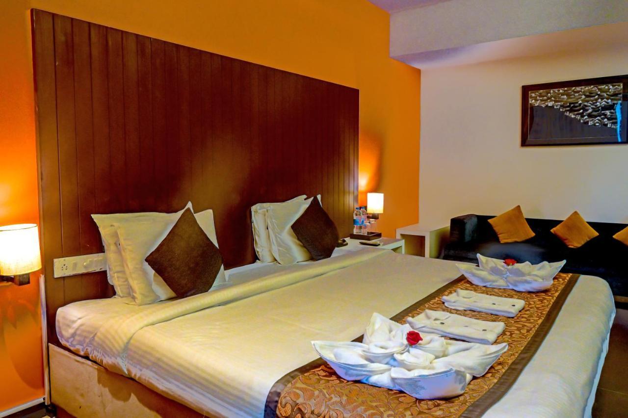 Citrus Hotel Лонавала Екстериор снимка