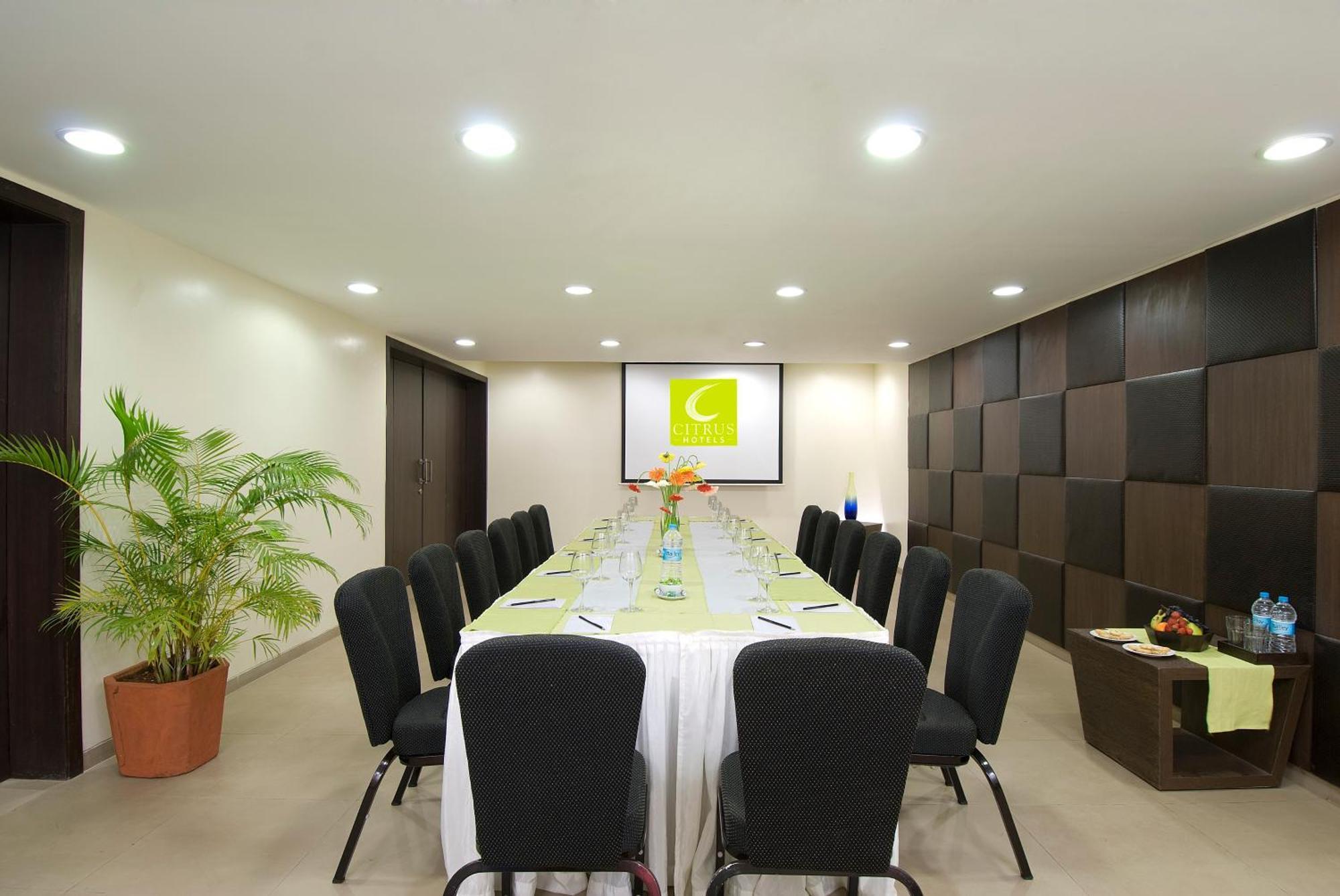 Citrus Hotel Лонавала Екстериор снимка