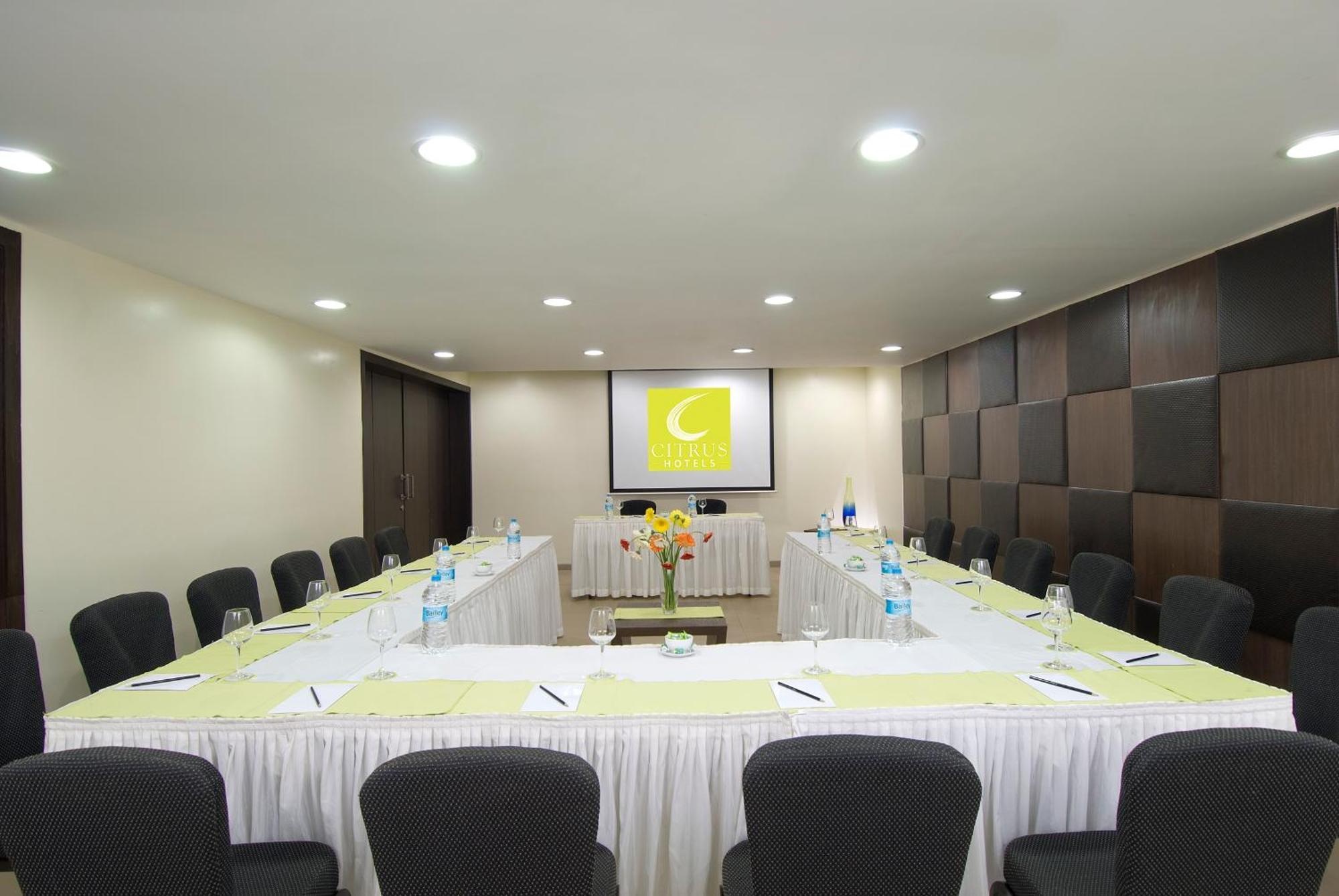 Citrus Hotel Лонавала Екстериор снимка