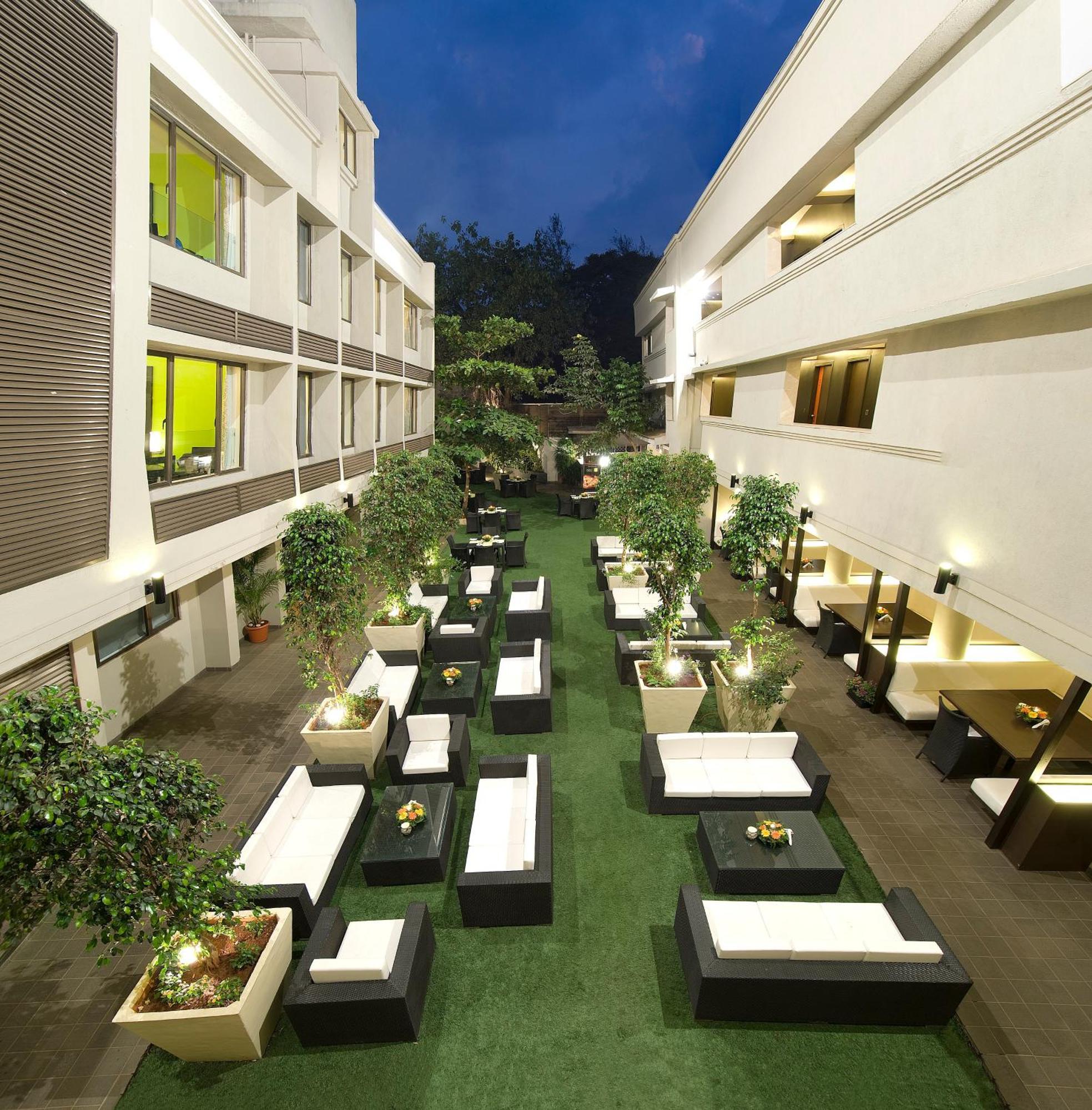 Citrus Hotel Лонавала Екстериор снимка