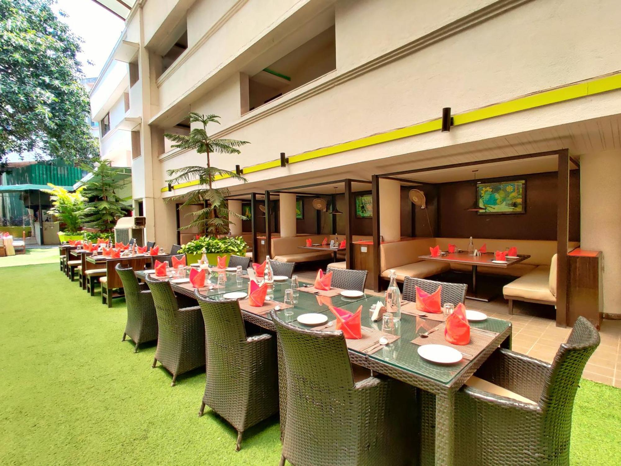 Citrus Hotel Лонавала Екстериор снимка