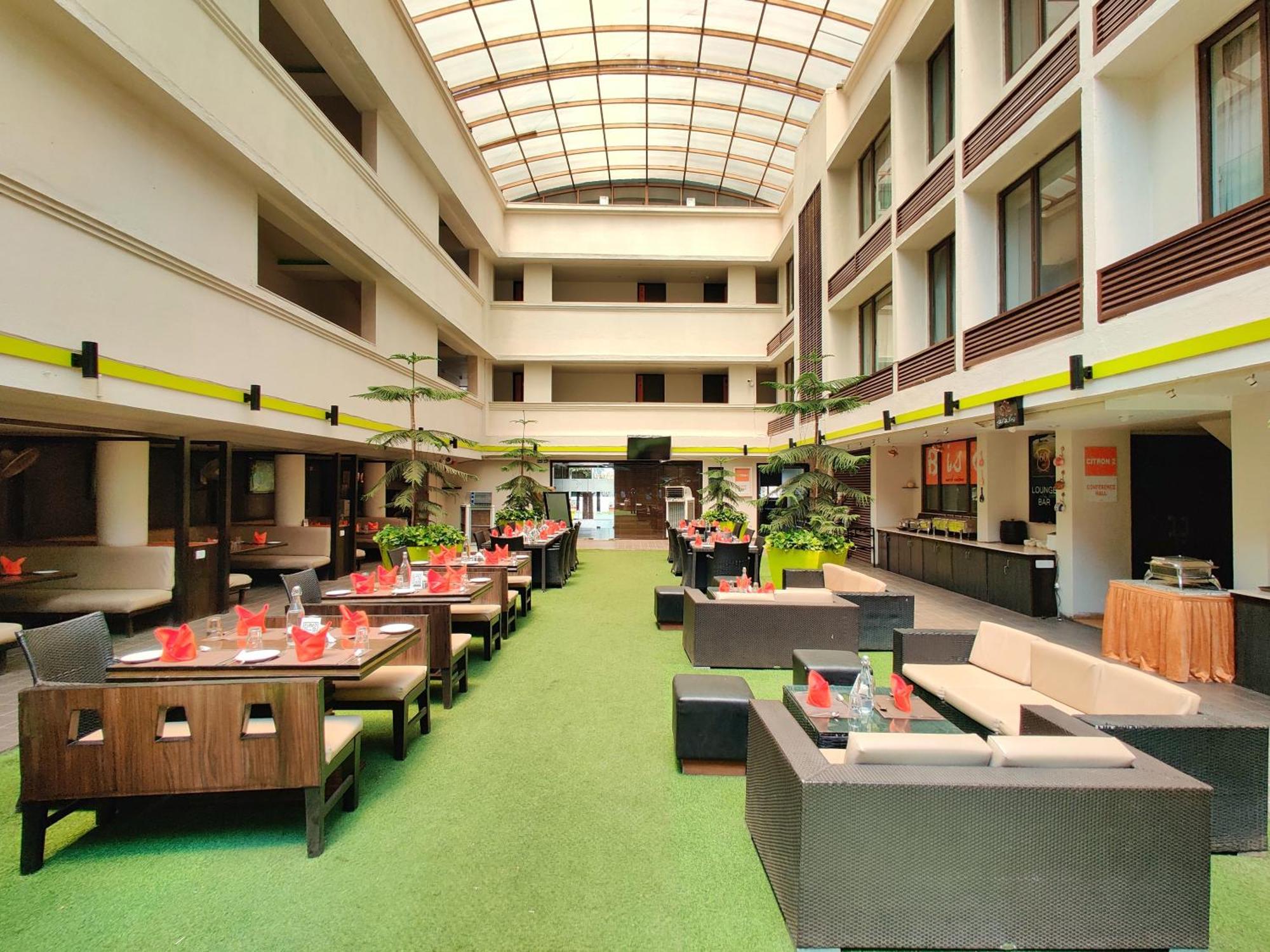Citrus Hotel Лонавала Екстериор снимка