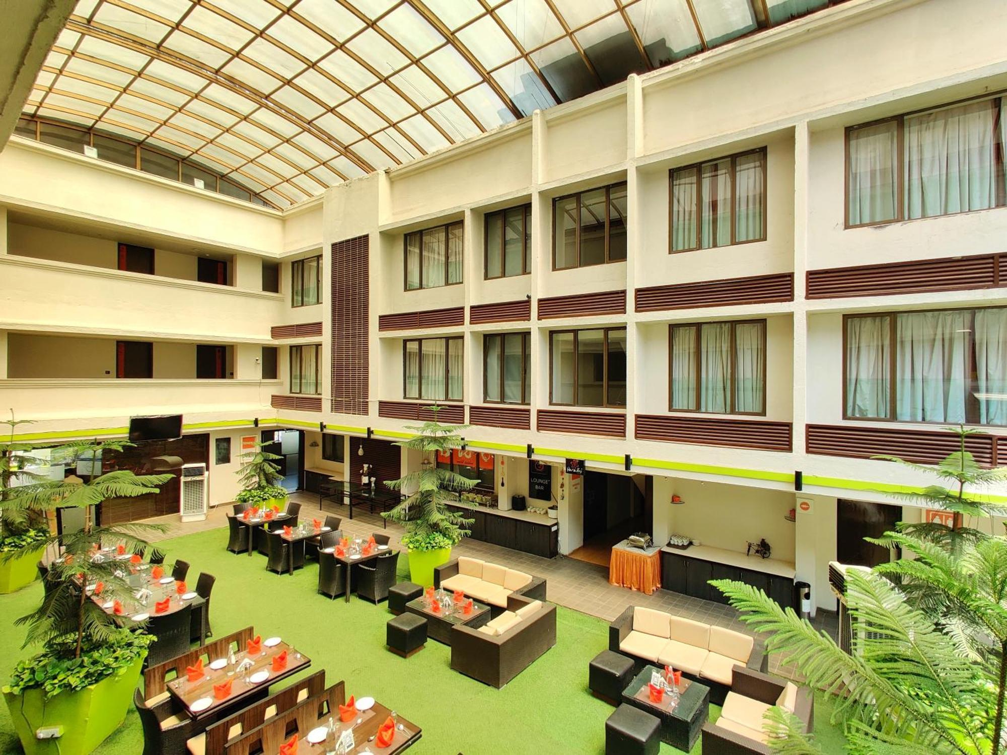 Citrus Hotel Лонавала Екстериор снимка