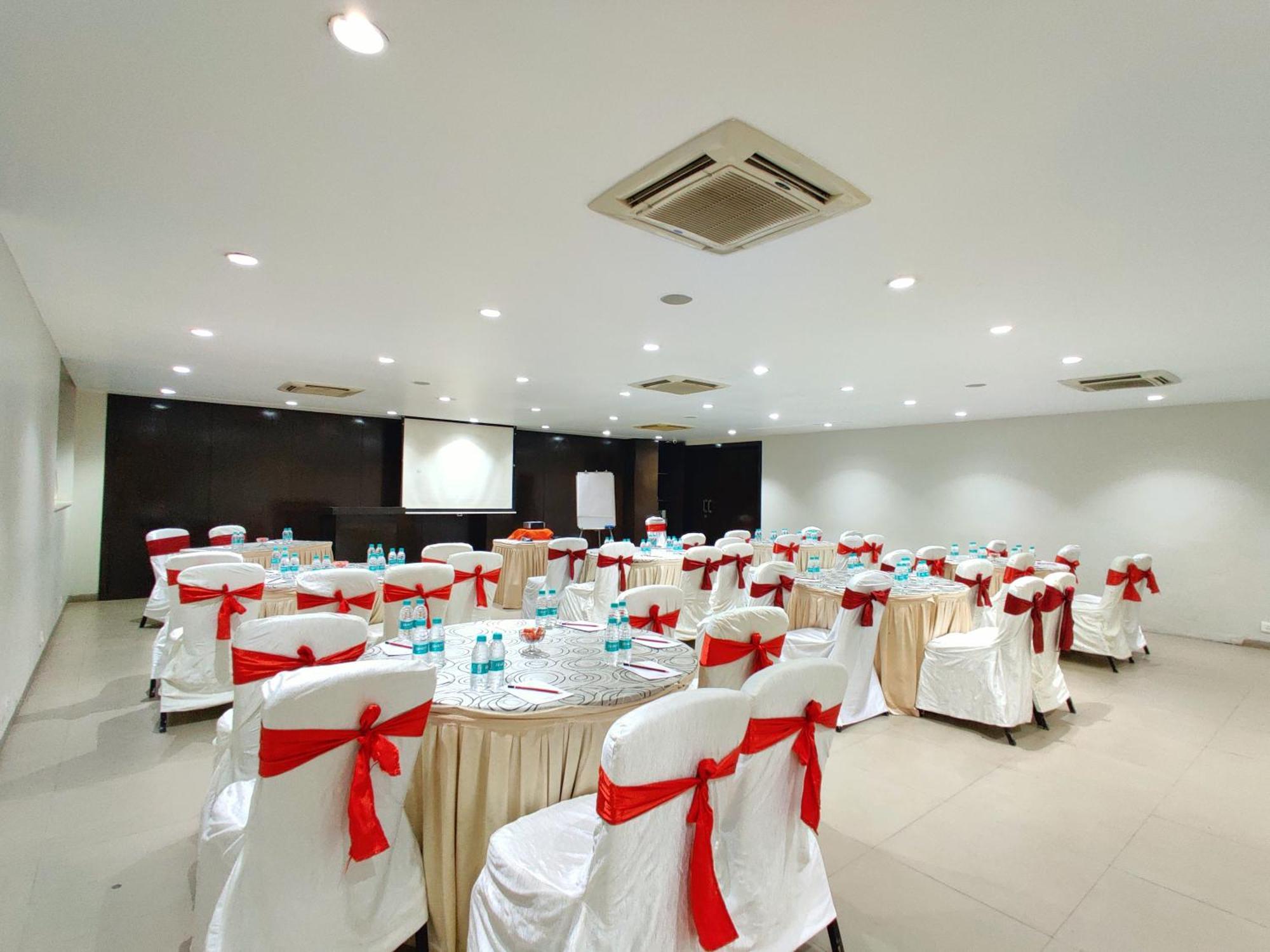 Citrus Hotel Лонавала Екстериор снимка