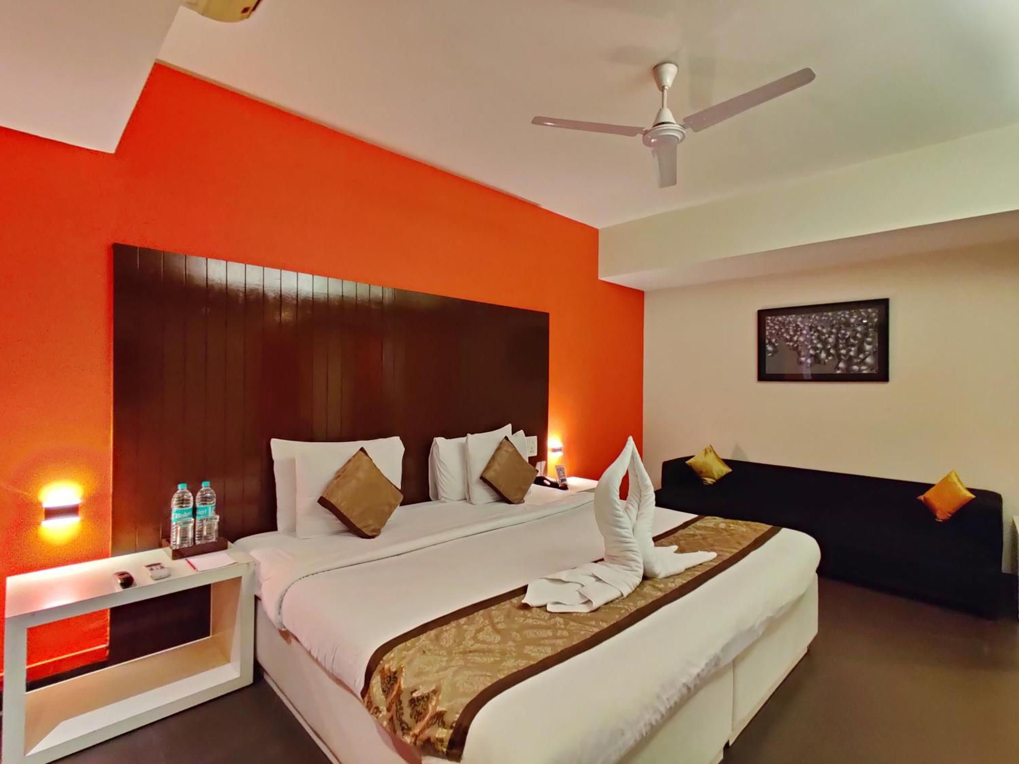 Citrus Hotel Лонавала Екстериор снимка