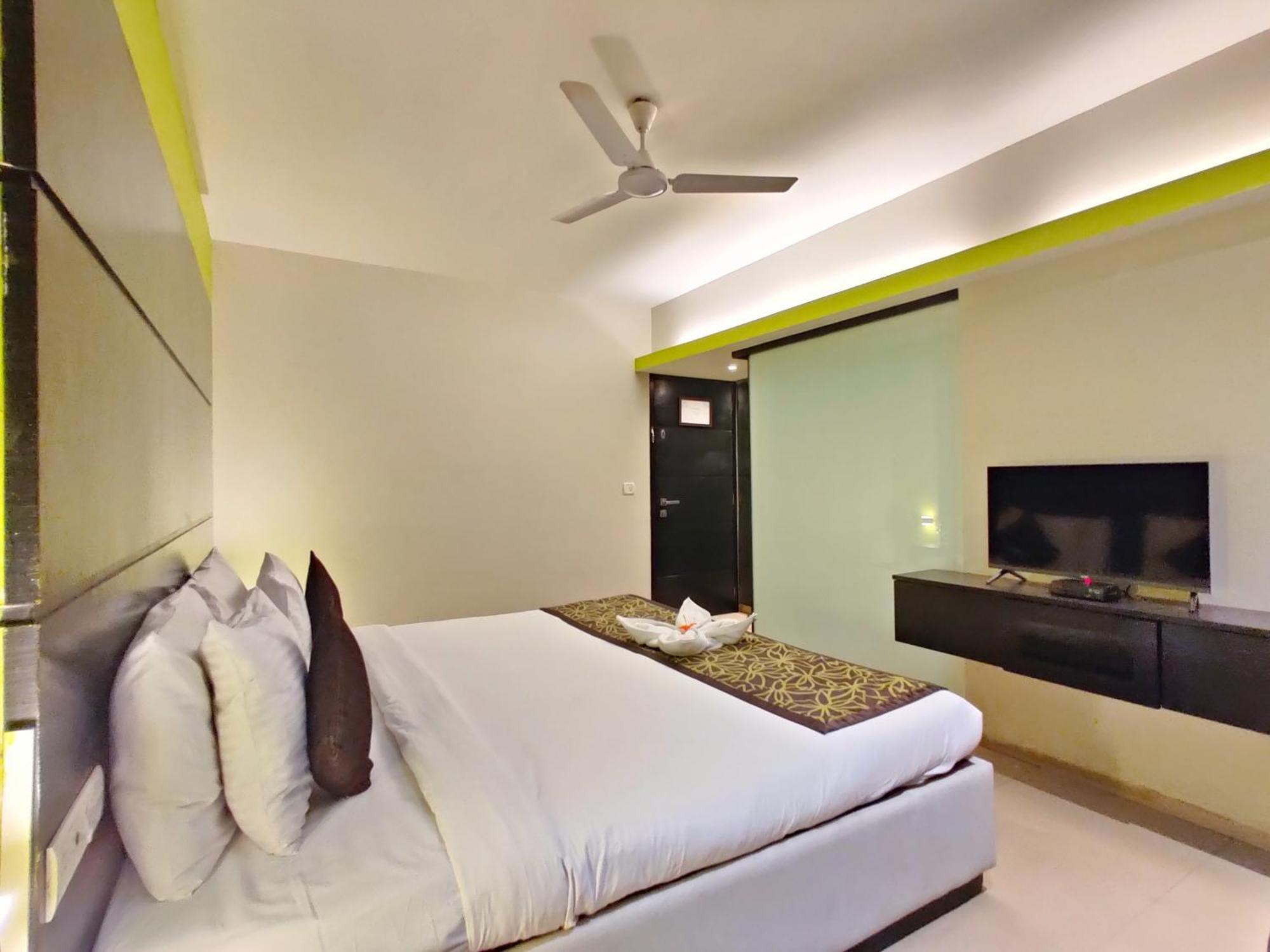 Citrus Hotel Лонавала Екстериор снимка