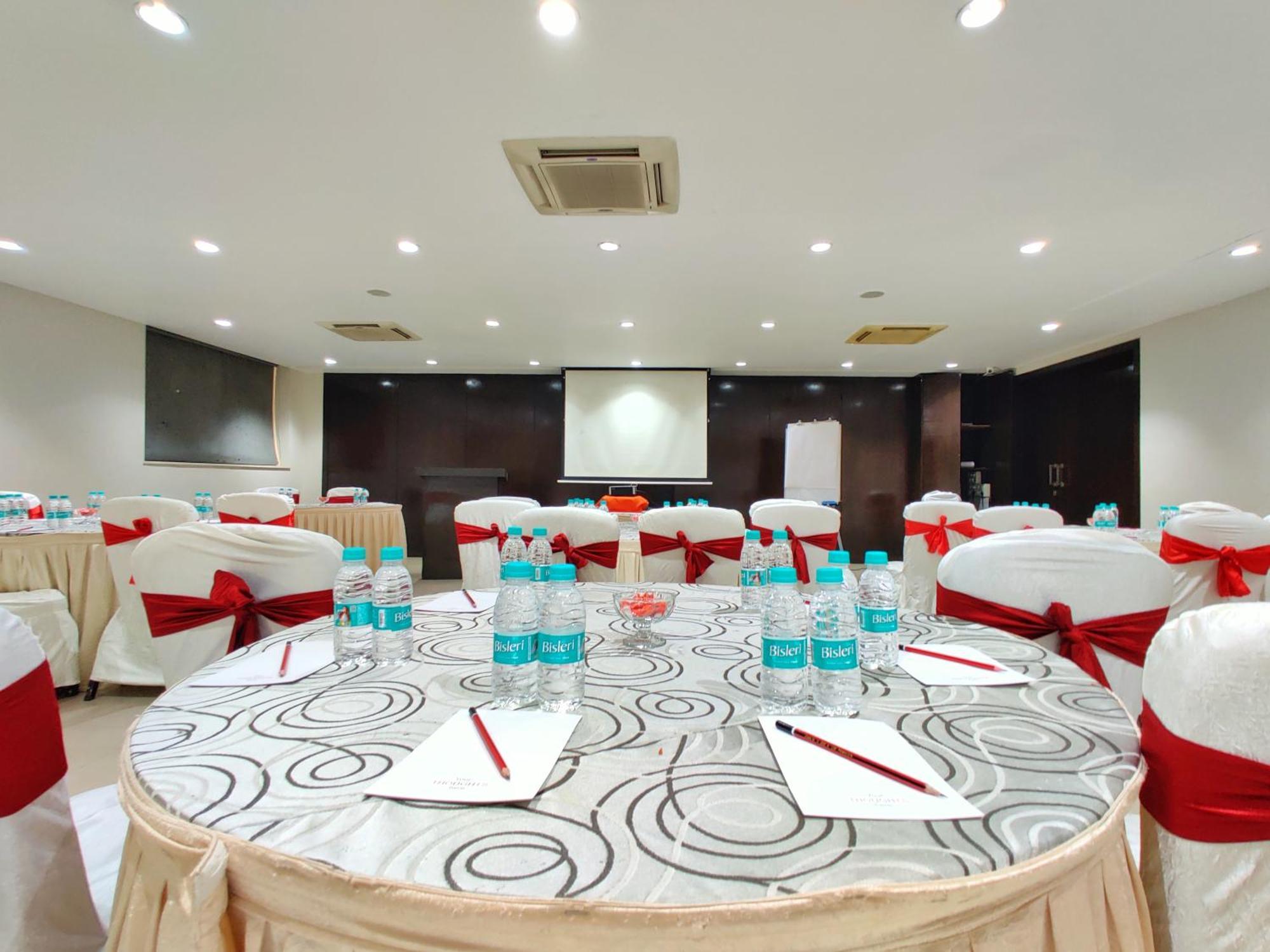 Citrus Hotel Лонавала Екстериор снимка