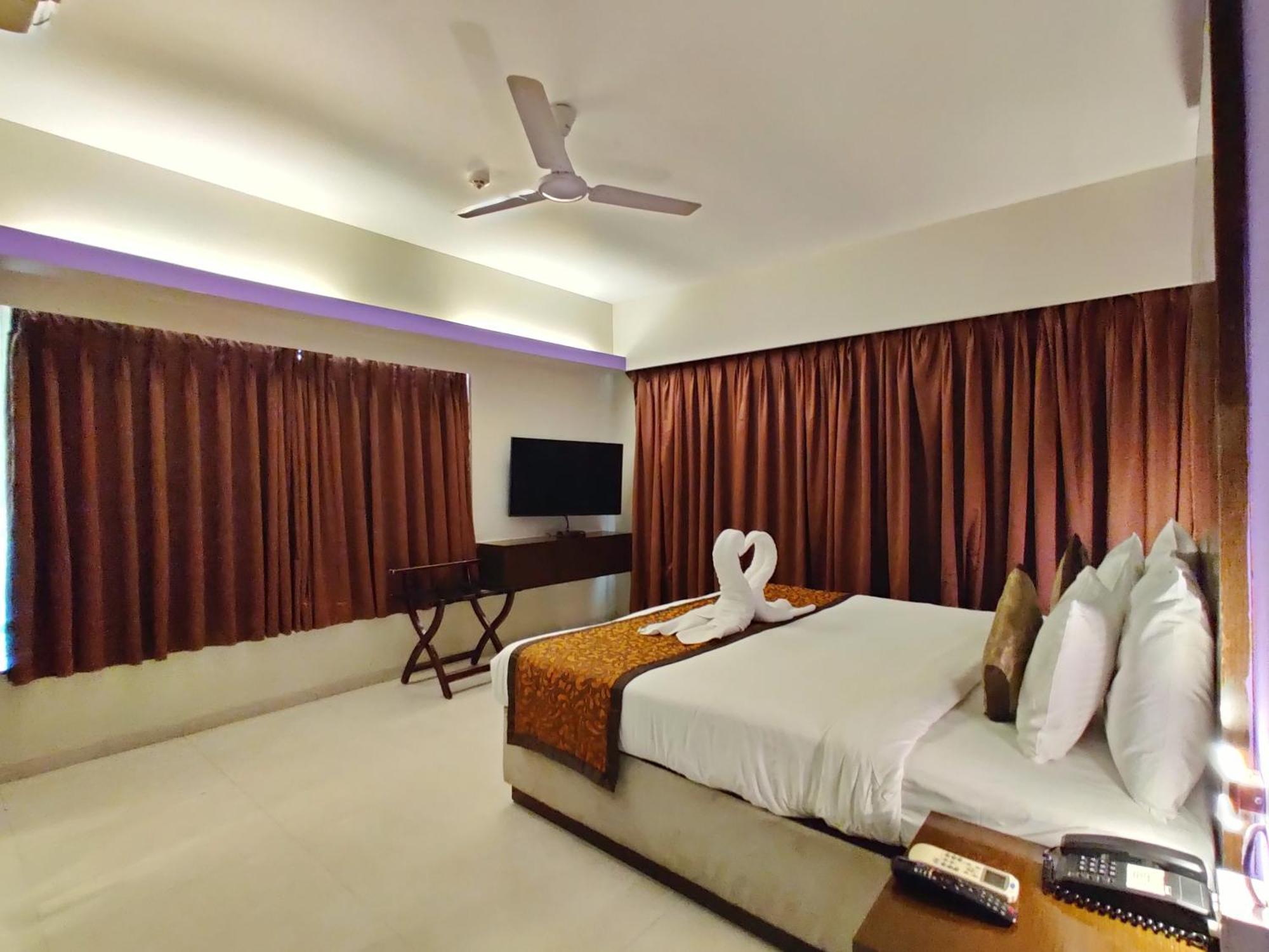 Citrus Hotel Лонавала Екстериор снимка