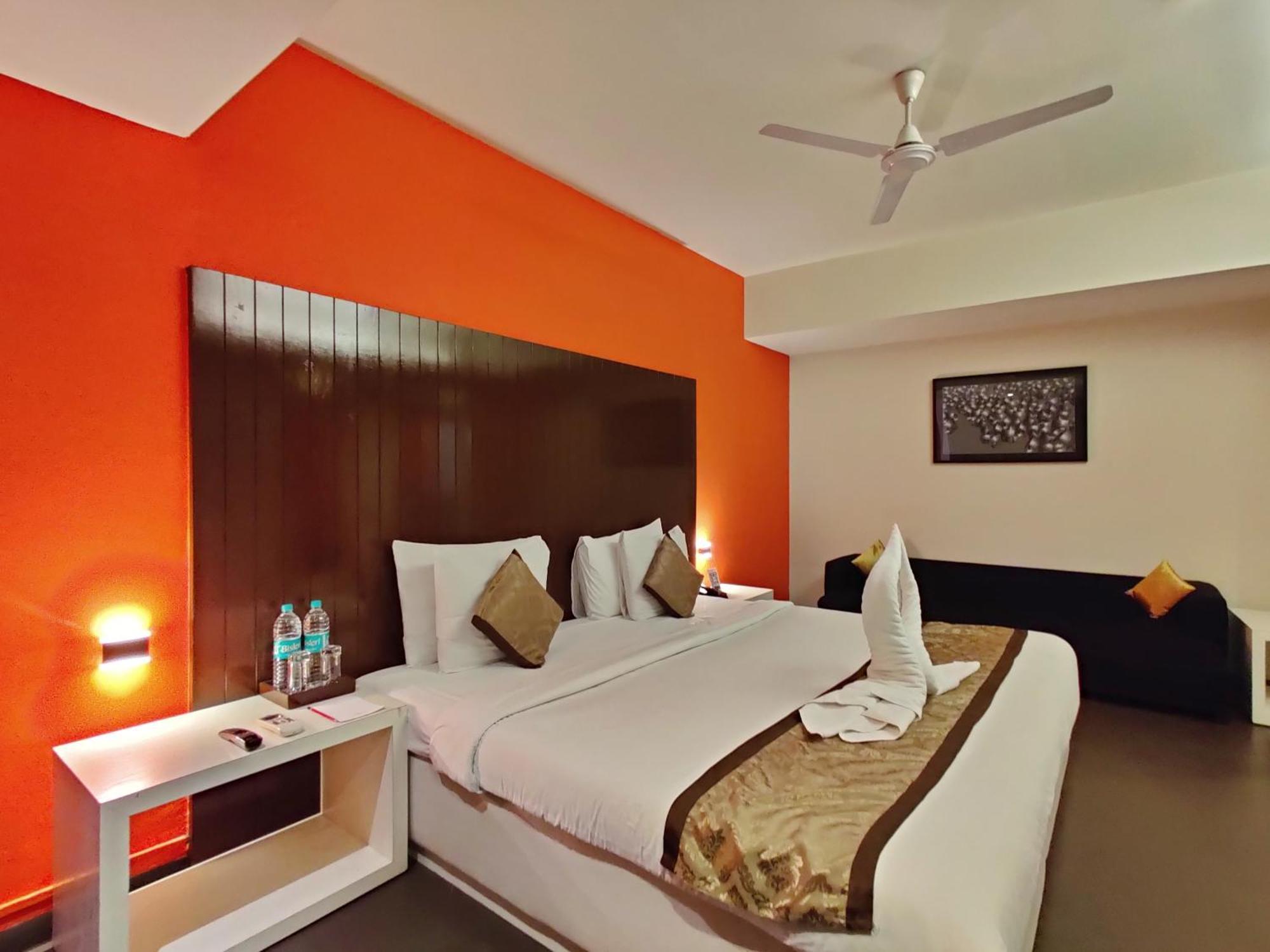 Citrus Hotel Лонавала Екстериор снимка