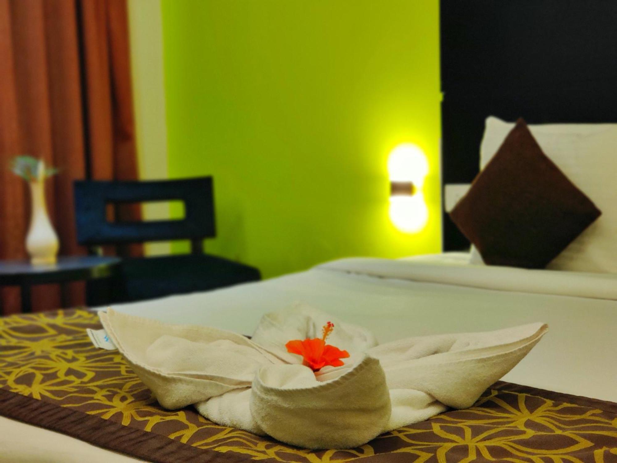 Citrus Hotel Лонавала Екстериор снимка